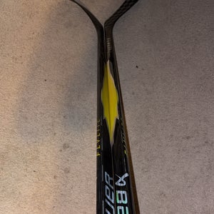 Senior Bauer Vapor FlyLite Right Handed Hockey Stick P92 (New)
