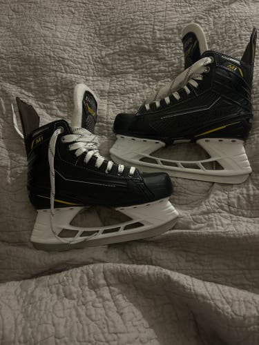 2024 Bauer Supreme M1 Hockey Skates Regular Width Size 4.5 (New)