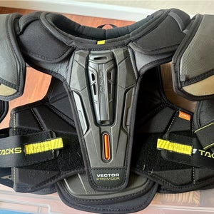 Men's Medium Senior CCM Vector Premier Shoulder Pads (Used)