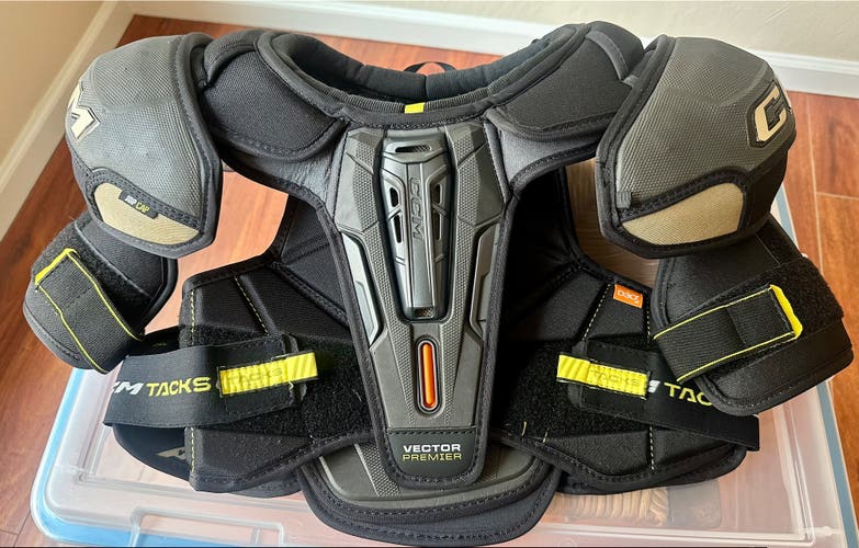 Men's Medium Senior CCM Vector Premier Shoulder Pads (Used)