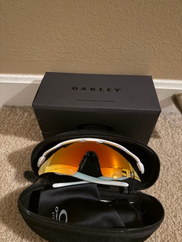 Unisex One Size Fits All Oakley Radar EV Pitch Sunglasses (New)