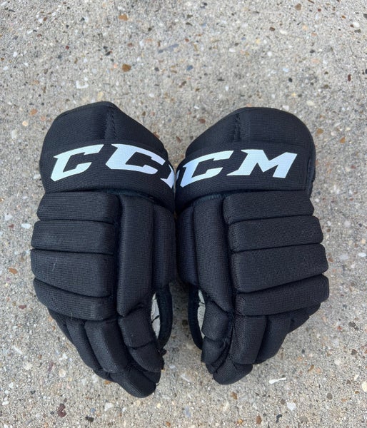 A2-1 Used CCM Little Penguins Hockey Gloves 10" OA5