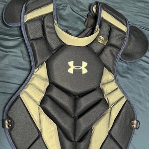 Under Armour UA Pro 4 Serie Adult 16.5 Inch Catcher Chest Protector Navy 1363215