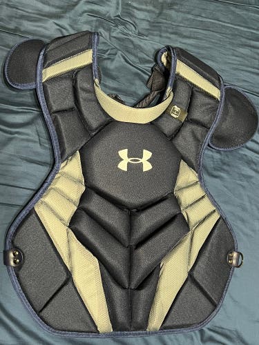Under Armour UA Pro 4 Serie Adult 16.5 Inch Catcher Chest Protector Navy 1363215