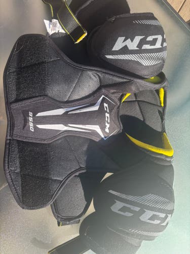 Used CCM Tacks 9950 Shoulder Pads