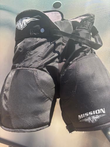 USED MISSION L 1 PURE HOCKEY PANTS SIZE LARGE