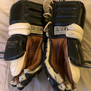 Stall & Dean - All leather Puckmaster Vintage Professional Hockey Gloves (Boston Bruins)