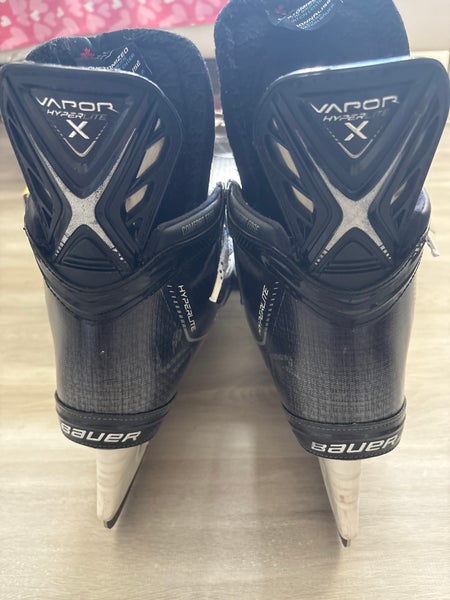 2021 Bauer Vapor Hyperlite Hockey Skates Regular Width Pro Stock 9 (Used)