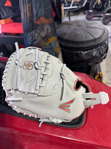 Elite Series Easton LH Catcher's Softball Glove 33" (New)