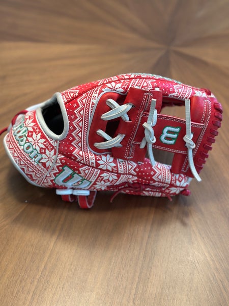 2024 Wilson A2000 RH Infield Baseball Glove 11.75" (Used)