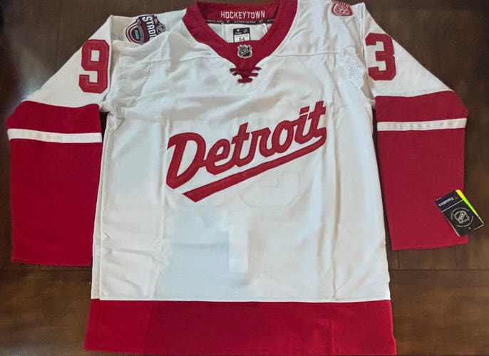 Detroit Red Wings  Alex Debrincat # 93 Hockey Jersey Adult XL (54) NWT