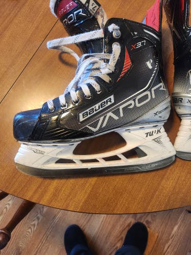 Bauer Vapor X3.7 skates size 7.5