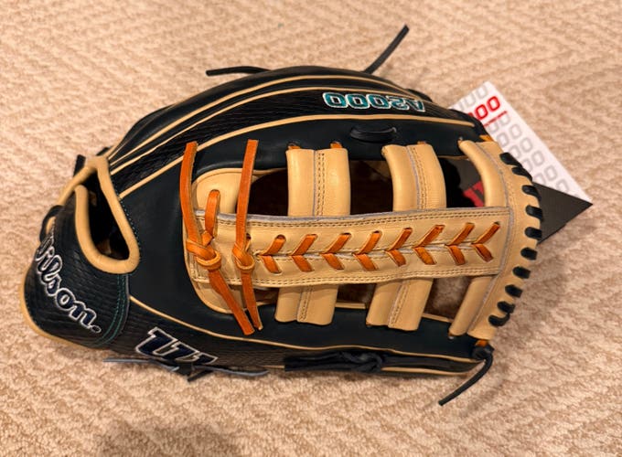 Wilson A2000 RH Baseball Glove 12.75" (New)