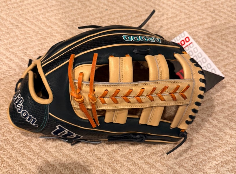 Wilson A2000 RH Baseball Glove 12.75" (New)