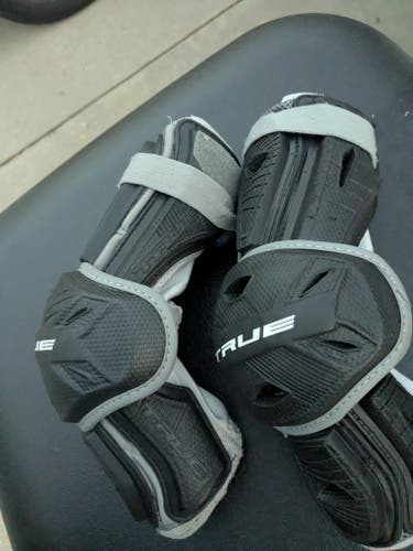 Lacrosse Elbow pads - Large - TRUE Frequency