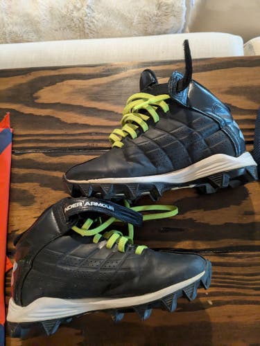 Under Armour Cleats - youth 1.5
