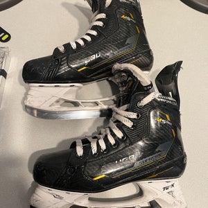 2023 Bauer Supreme M5 Pro Hockey Skates Regular Width Size 4 (Used)