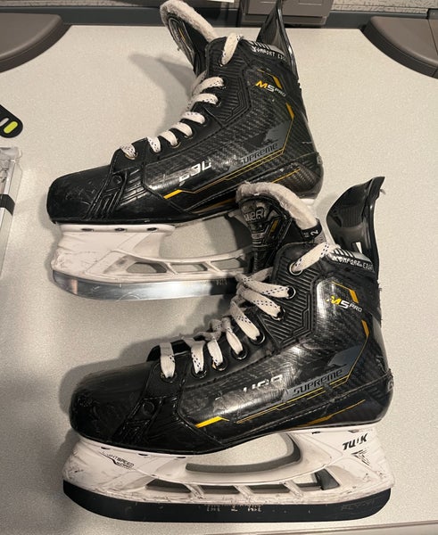 2023 Bauer Supreme M5 Pro Hockey Skates Regular Width Size 4 (Used)