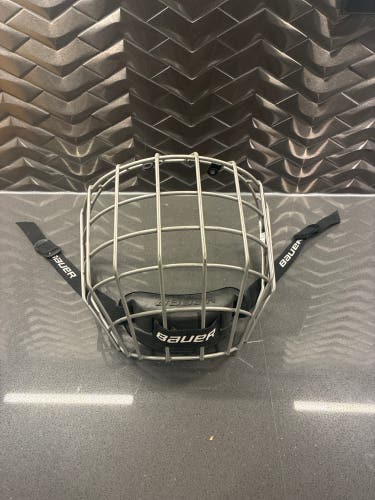 Helmet Cage - Bauer - Grey - Size Medium - Excellent Condition