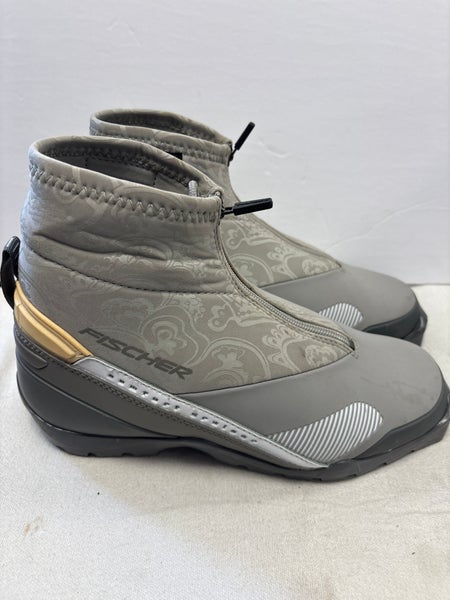 Classic Size 8.5 Fischer Cross Country Ski Boots (Used)