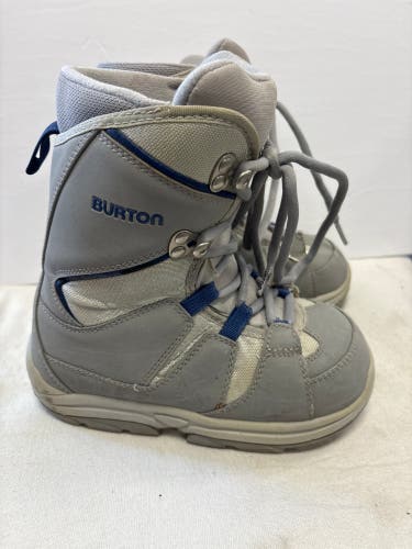 4Y (Big Kids / Youth) Burton Moto Snowboard Boots All Mountain (Used)