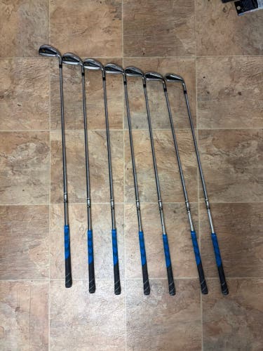 Men's TaylorMade Rocketbladez Right Handed Iron Set Stiff Flex Steel Shaft (Used)