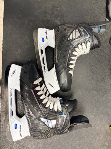 2024 True SVH Pro Hockey Skates Regular Width 7 (New)