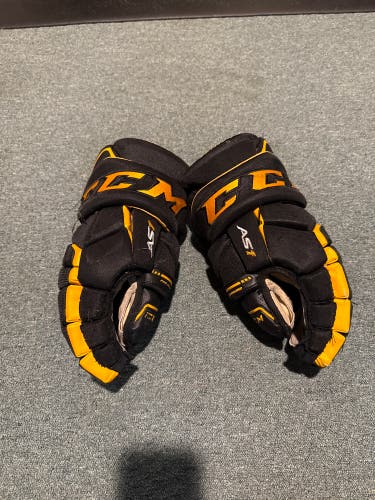 CCM Gloves 14" (Used)