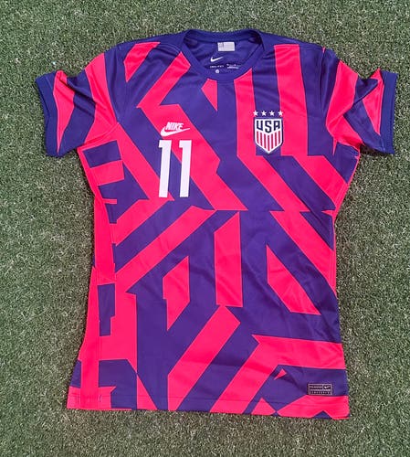 Medium Girls Nike Jersey (Used)