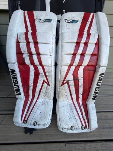 26" Vaughn Velocity V9 Goalie Leg Pads (Used)