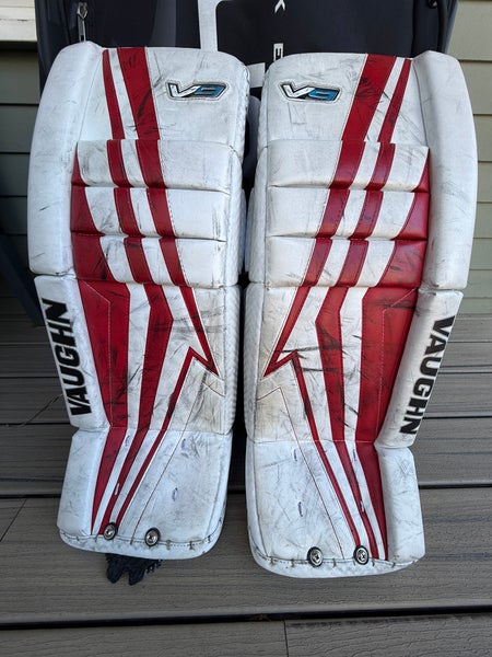 26" Vaughn Velocity V9 Goalie Leg Pads (Used)