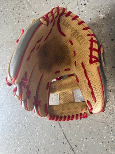 Wilson A2000 RH Baseball Glove 11.5" (Used)