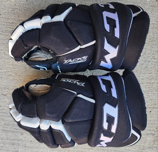 CCM Tacks 9080 Gloves 11" (Used)