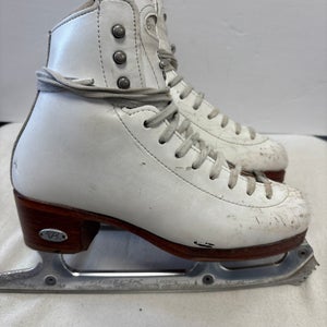Riedell Figure Skates B Junior 2 (Used)