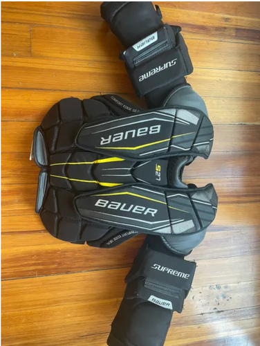 Large Bauer Supreme S27 Goalie Chest Protector (Used)