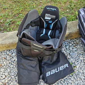 Senior Medium Bauer Vapor Flylite Hockey Pants (Used)