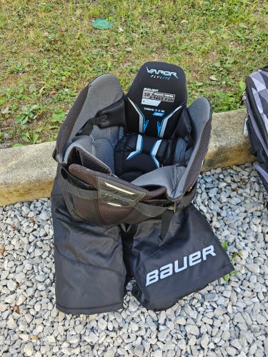 Senior Medium Bauer Vapor Flylite Hockey Pants (Used)