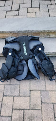 Large Vaughn V10 Pro Carbon Goalie Chest Protector (Used)