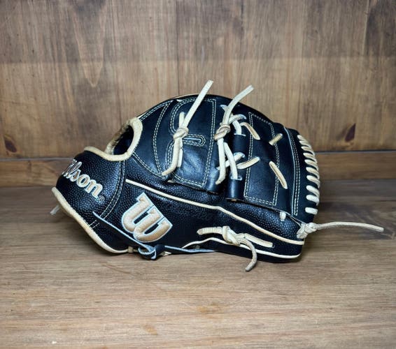 2025 Wilson A2000 RH Pitcher's Baseball Glove 12" (Used)