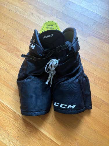 Junior Small CCM Tacks 9060 Hockey Pants (Used)