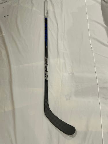 Intermediate CCM JetSpeed Xtra SE Left Hand Hockey Stick P29 (New Other)
