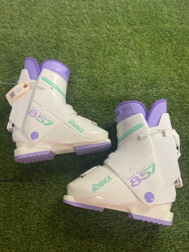 Women's Nordica 857 Ski Boots | 23.5 Mondo 270mm
