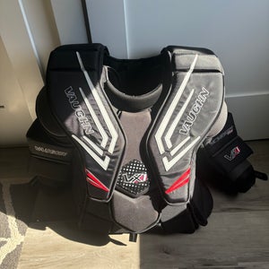 Medium 2024 Vaughn Velocity VX1 Pro Goalie Chest Protector (Used)