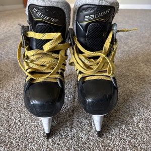 Bauer Supreme M40 Hockey Skates Extra Wide Width Size 2 (Used)