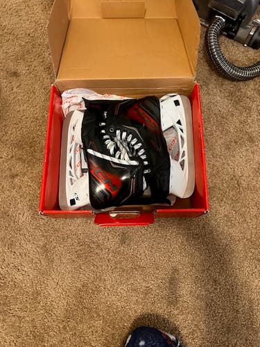 2025 CCM JetSpeed Control Hockey Skates Regular Width 8.5 (New)