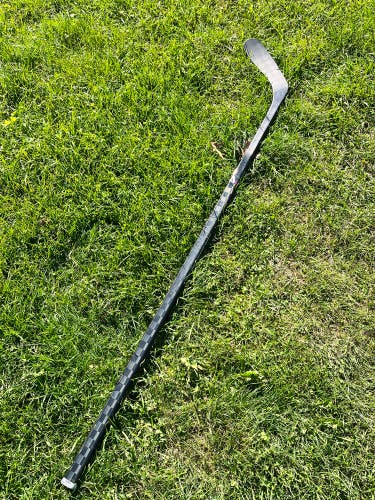 Senior PRO Stock Hockey Sticks  Zegras pro curve left hand Hockey Stick Toe Pattern Pro Blackout