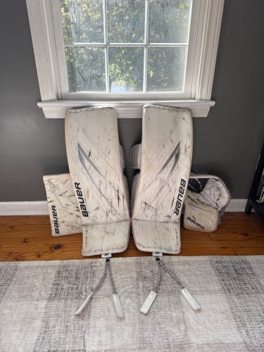 34" 2024 Bauer Hyperlite 2 Regular Goalie Full Set (Used)
