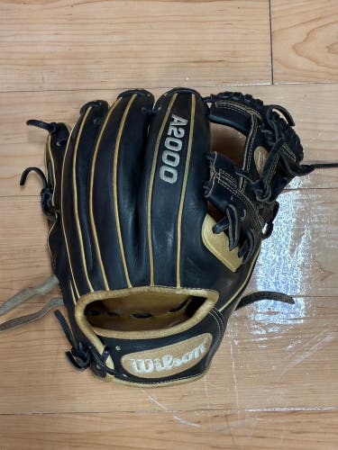 Black Adult Wilson A2000 1786 RH Baseball Glove 11.5" (Used)