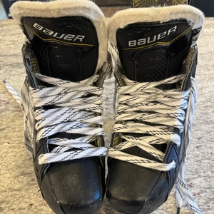 2024 Bauer Supreme M40 Hockey Skates Size 4 (Used)