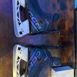 2023 CCM JetSpeed FT690 Hockey Skates Wide Width 8 (Used)
